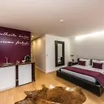 Lounge Inn Guest House